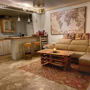 Apartamento La Casa De Ale Con Parking Gratuito!, Camas